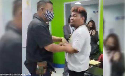 estudyante kinantot sa damuhan|Estudyante pumasok nang lasing, nang.